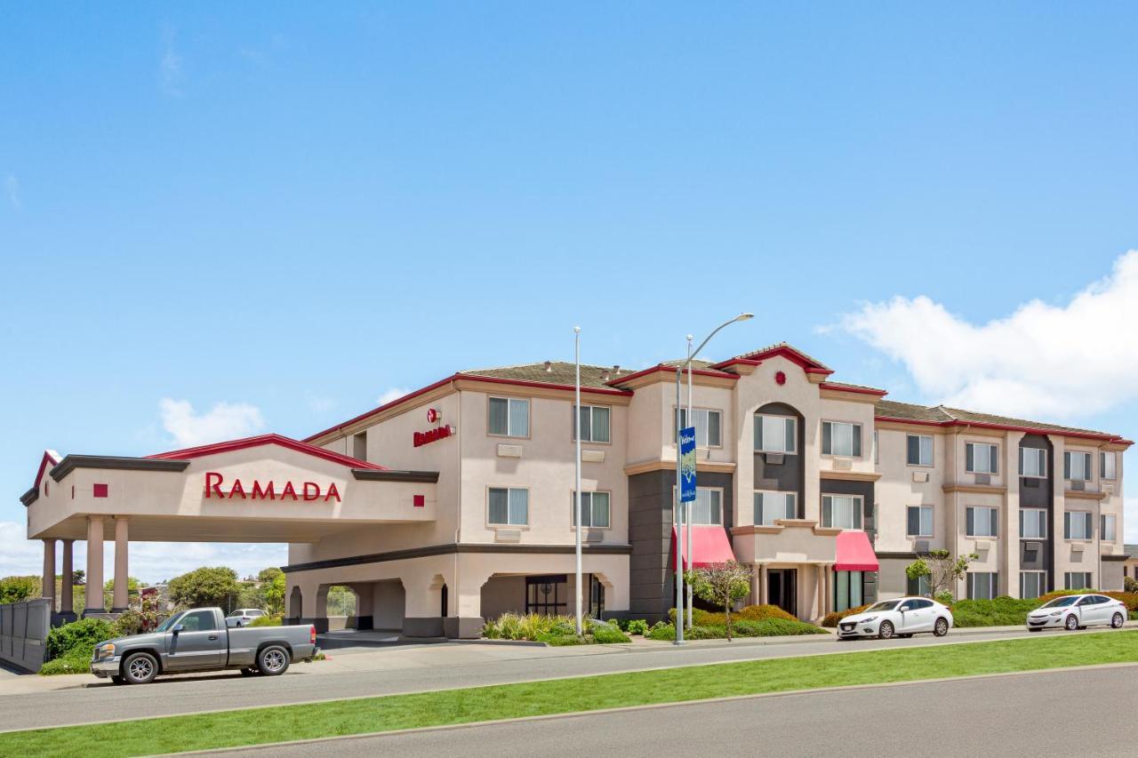 Ramada By Wyndham Marina Hotel Exterior foto