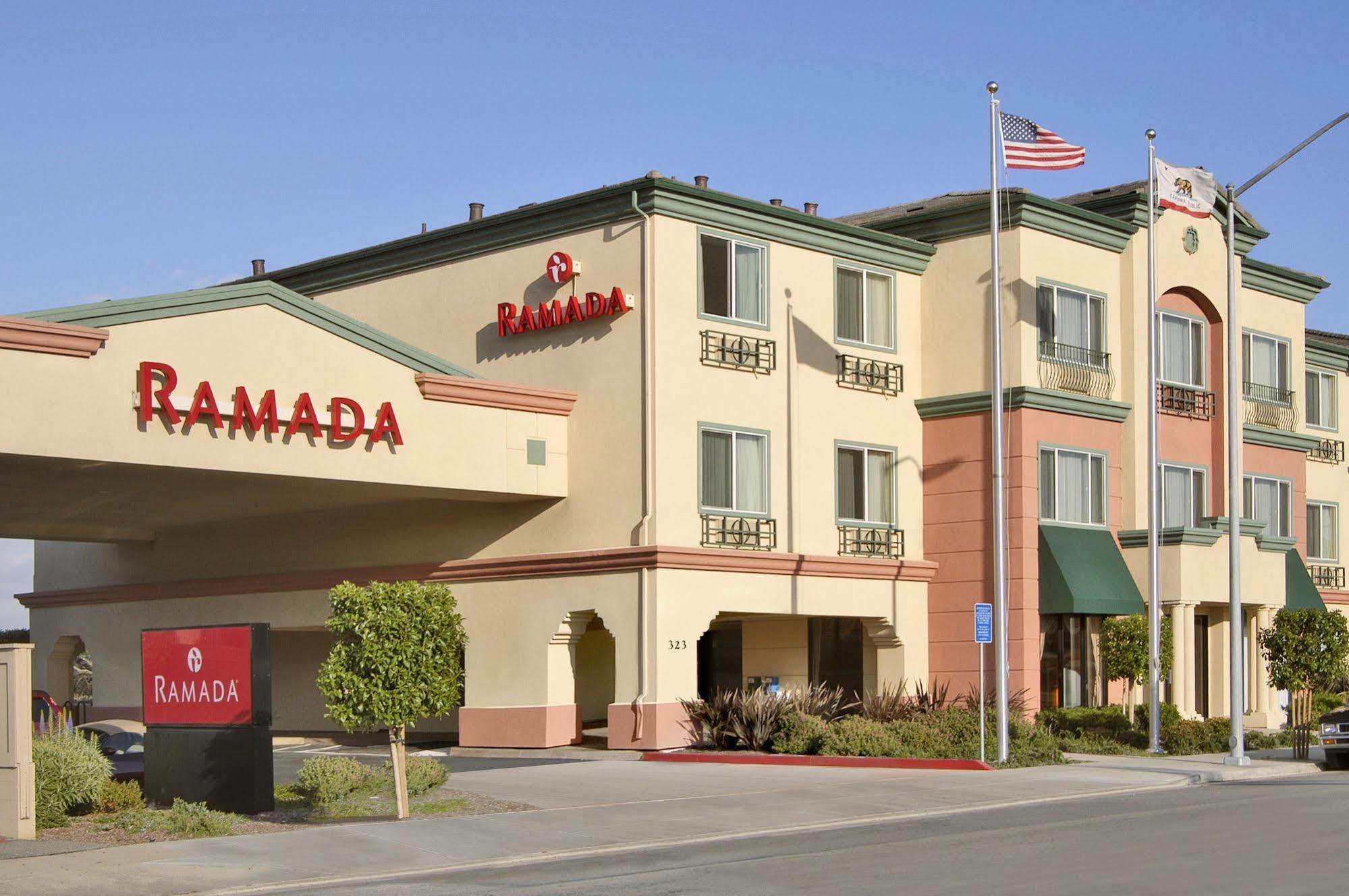 Ramada By Wyndham Marina Hotel Exterior foto